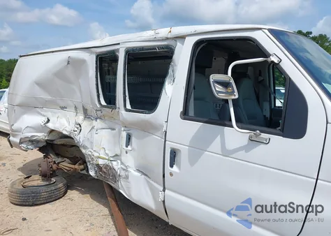 2004 Ford E-350 Super Duty Commercial/Recreational z USA, uszkodzony, nr VIN 1FTSS34L34HA44395